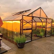 Polycarbonate greenhouse